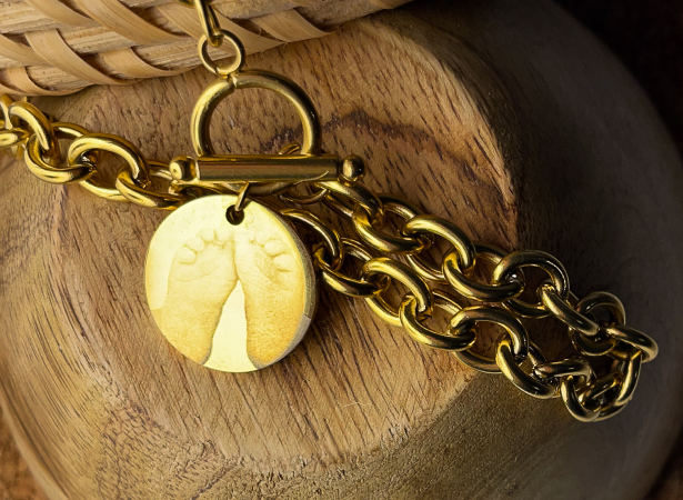 charm with baby feet engraved as family christmas present